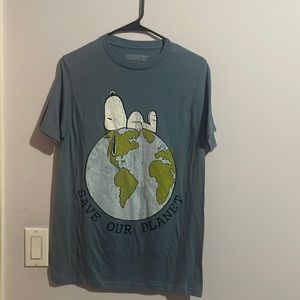 Peanuts tee size small